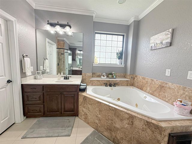 807 Mill Road, Angleton, TX 77515