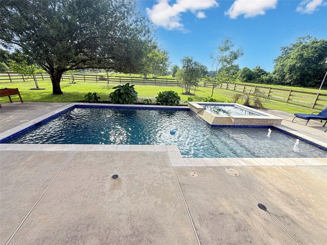 807 Mill Road, Angleton, TX 77515