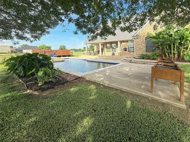 807 Mill Road, Angleton, TX 77515