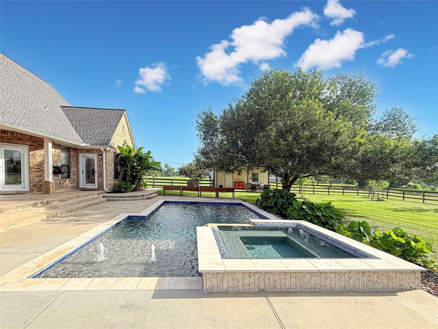 807 Mill Road, Angleton, TX 77515