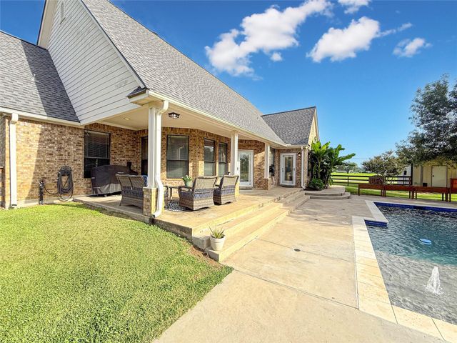 807 Mill Road, Angleton, TX 77515