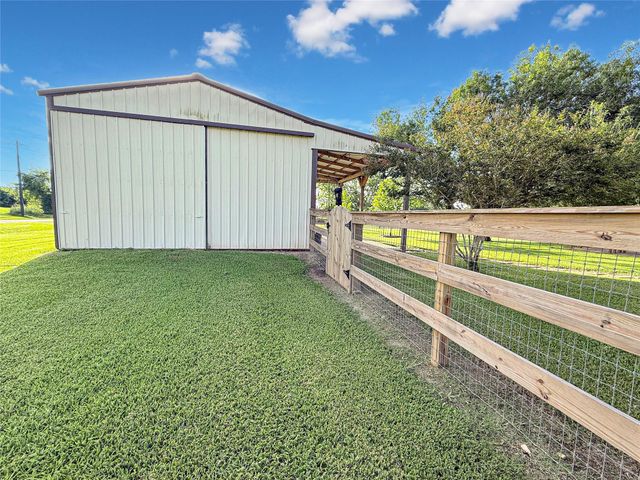 807 Mill Road, Angleton, TX 77515