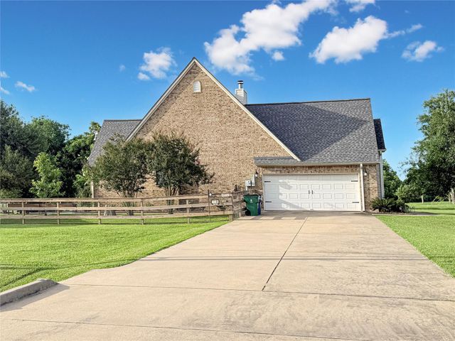 807 Mill Road, Angleton, TX 77515