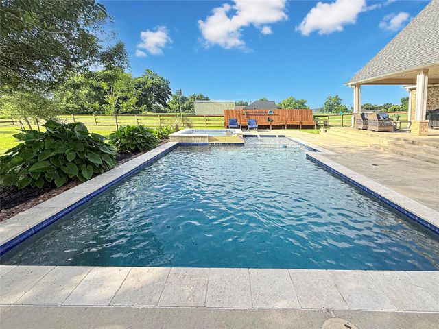 807 Mill Road, Angleton, TX 77515