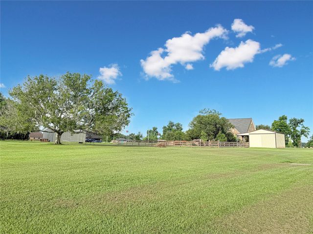 807 Mill Road, Angleton, TX 77515