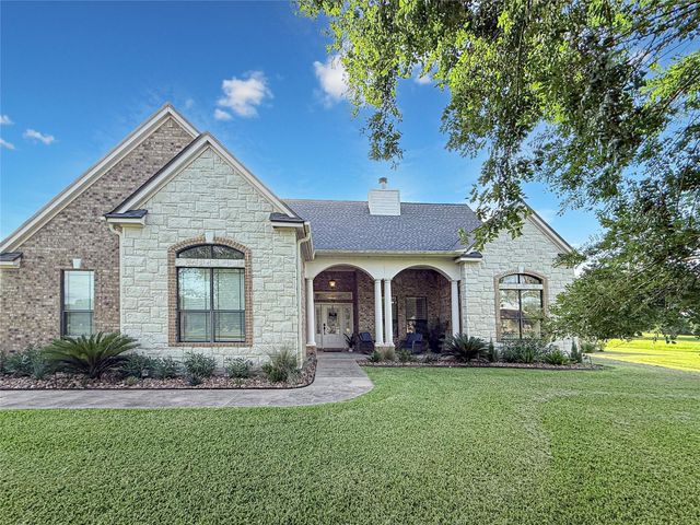 807 Mill Road, Angleton, TX 77515