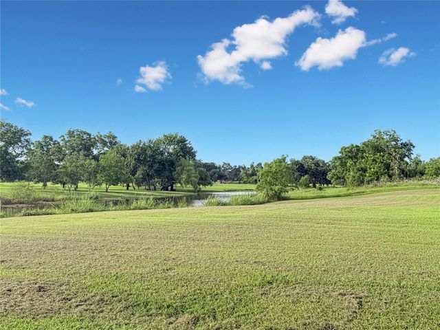 807 Mill Road, Angleton, TX 77515