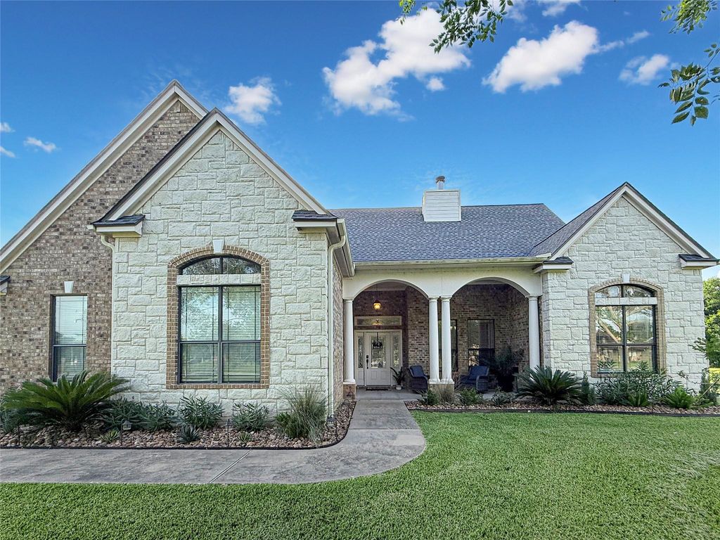 807 Mill Road, Angleton, TX 77515