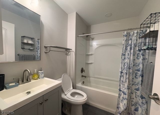 371 G Lake Shore South O6, Montague Twp., NJ 07827