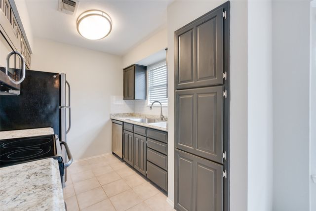 6008 Brentcove Drive, Arlington, TX 76001