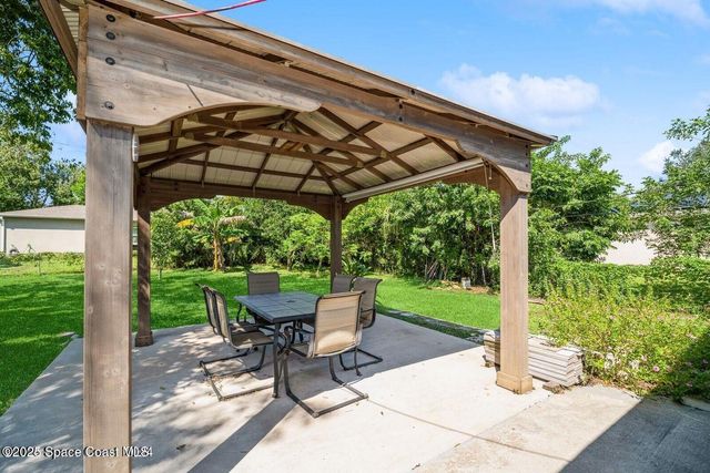 107 Mayfair Street SE, Palm Bay, FL 32909