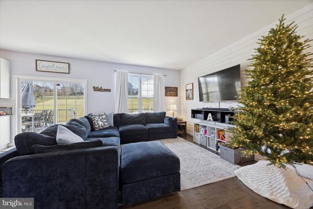 48 CHRISTI DR, Barto, PA 19504