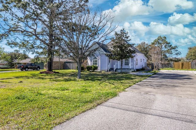 3525 Bridgette Lane, Mont Belvieu, TX 77523