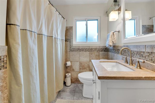 10070 Buckingham Avenue, Allen Park, MI 48101