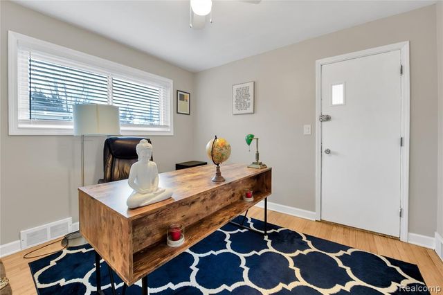 10070 Buckingham Avenue, Allen Park, MI 48101