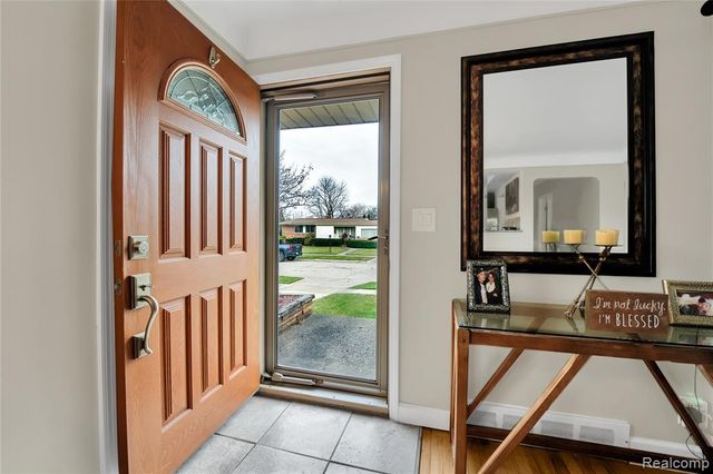 10070 Buckingham Avenue, Allen Park, MI 48101