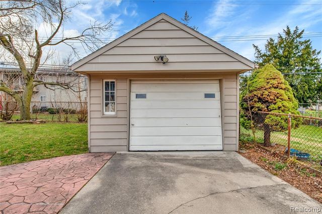 10070 Buckingham Avenue, Allen Park, MI 48101