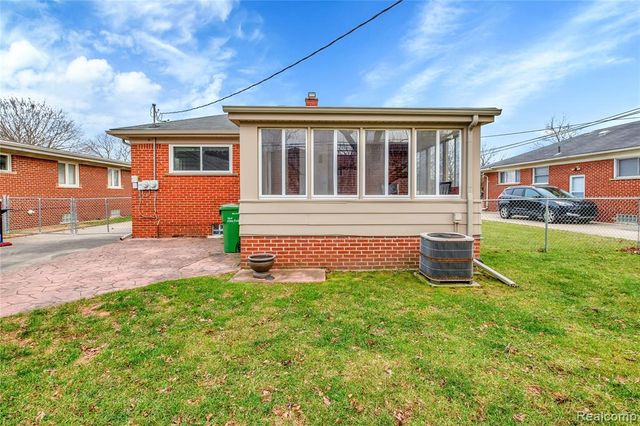 10070 Buckingham Avenue, Allen Park, MI 48101