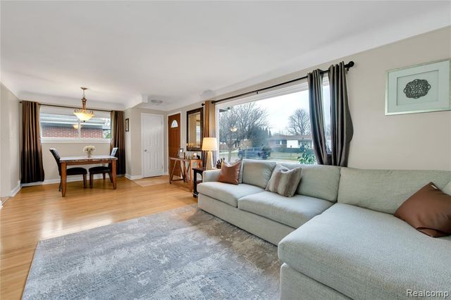 10070 Buckingham Avenue, Allen Park, MI 48101