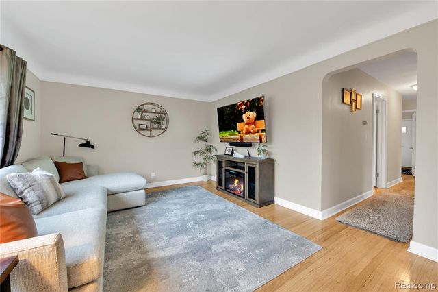 10070 Buckingham Avenue, Allen Park, MI 48101