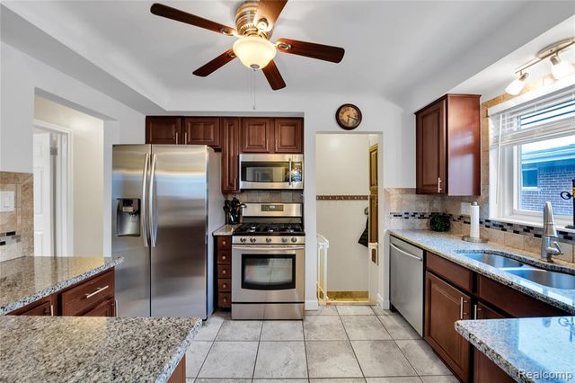 10070 Buckingham Avenue, Allen Park, MI 48101