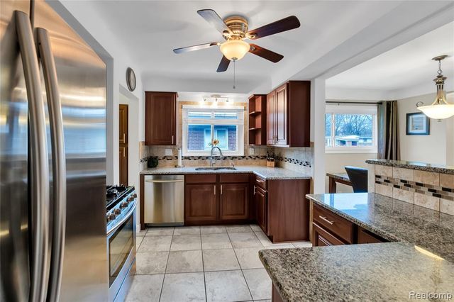 10070 Buckingham Avenue, Allen Park, MI 48101