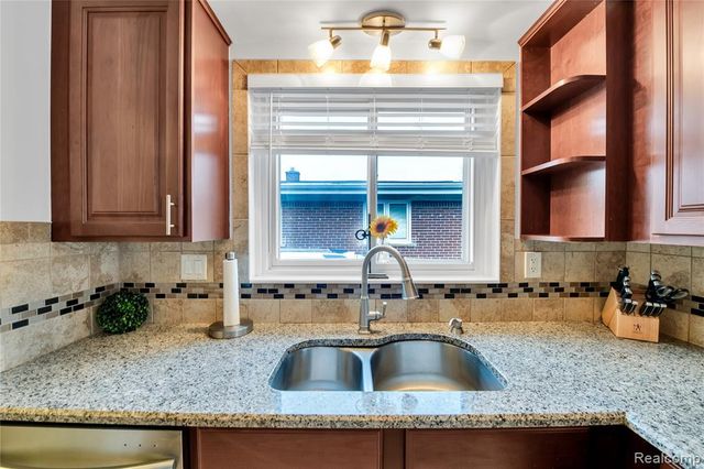10070 Buckingham Avenue, Allen Park, MI 48101