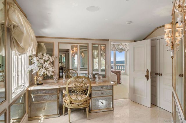 1900 Spindrift Dr, La Jolla, CA 92037