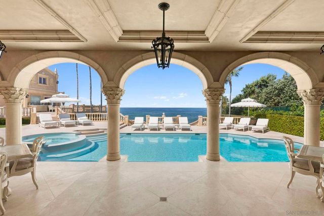 1900 Spindrift Dr, La Jolla, CA 92037