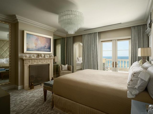 1900 Spindrift Dr, La Jolla, CA 92037