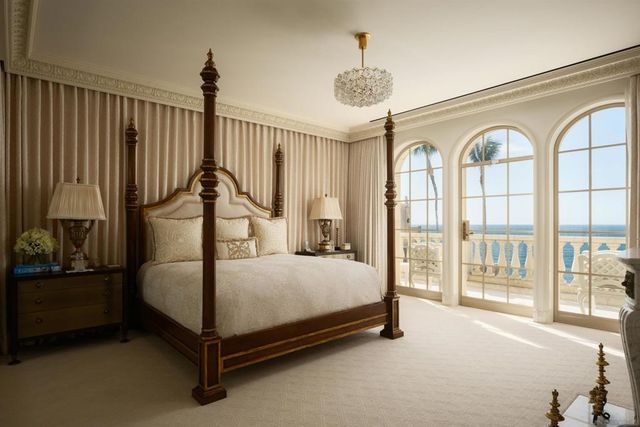 1900 Spindrift Dr, La Jolla, CA 92037