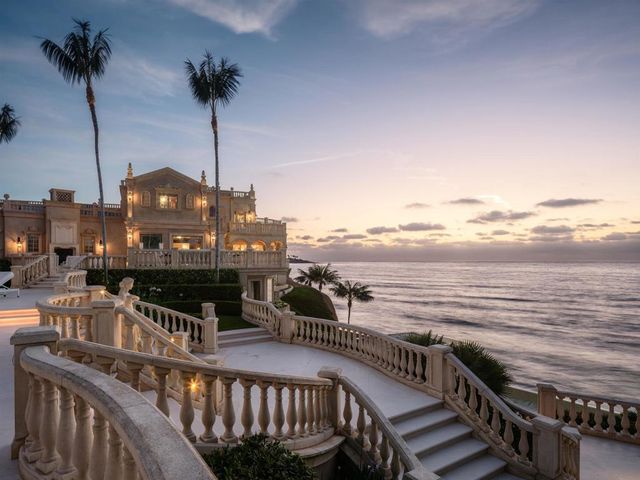 1900 Spindrift Dr, La Jolla, CA 92037