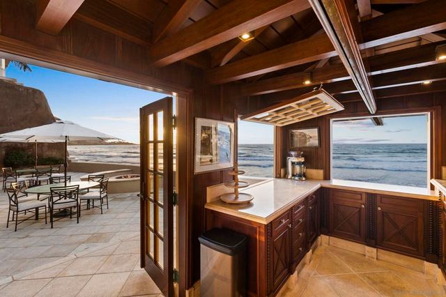 1900 Spindrift Dr, La Jolla, CA 92037