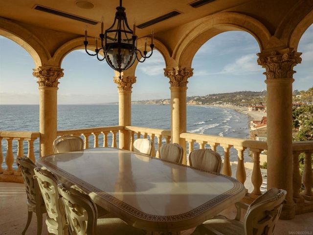 1900 Spindrift Dr, La Jolla, CA 92037