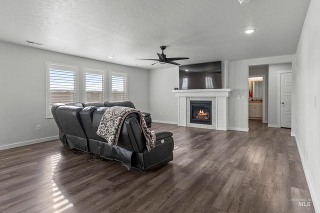 17184 N Plumage Way, Nampa, ID 83687