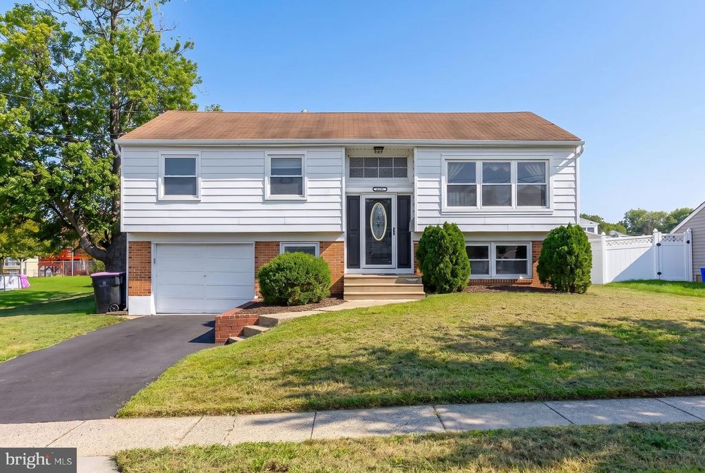 1037 LYNWOOD LN, SOMERDALE, NJ 08083 — exterior