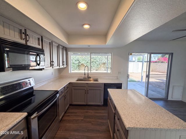 12028 N 41ST Drive, Phoenix, AZ 85029