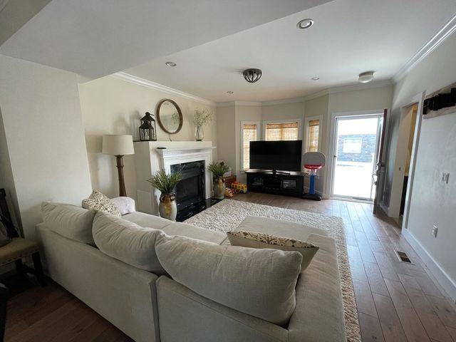 20 Ford St 20, Boston, MA 02128