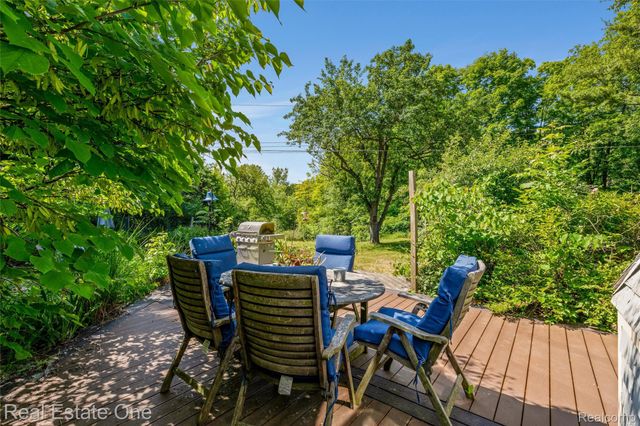 30115 Munger Drive, Livonia, MI 48154