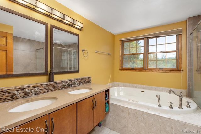 30115 Munger Drive, Livonia, MI 48154