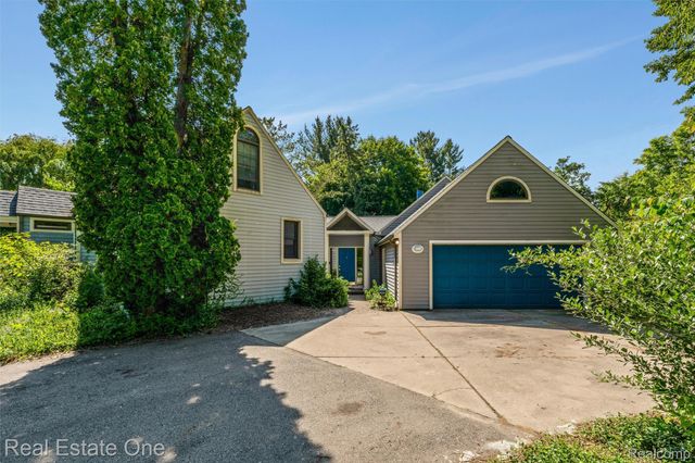 30115 Munger Drive, Livonia, MI 48154