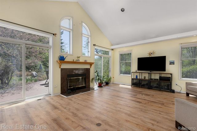 30115 Munger Drive, Livonia, MI 48154