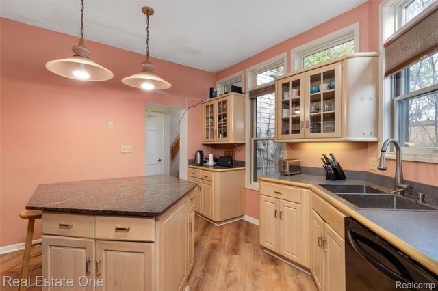 30115 Munger Drive, Livonia, MI 48154