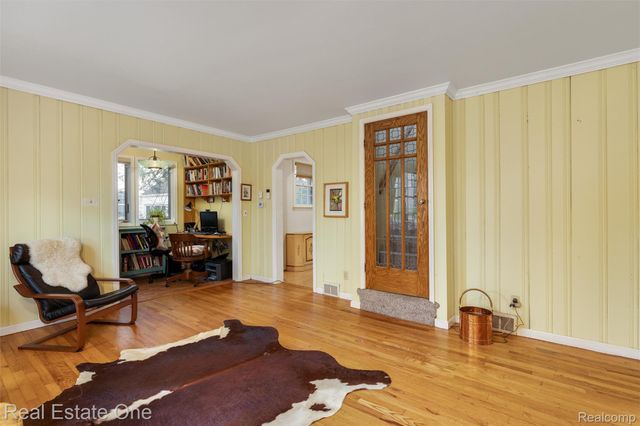 30115 Munger Drive, Livonia, MI 48154