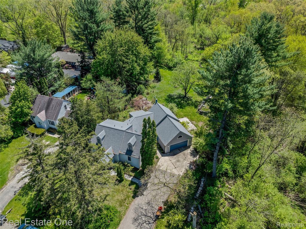 30115 Munger Drive, Livonia, MI 48154