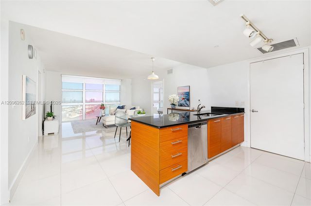 50 Biscayne Boulevard 3906, Miami, FL 33132