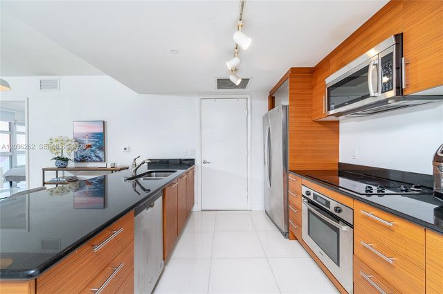 50 Biscayne Boulevard 3906, Miami, FL 33132