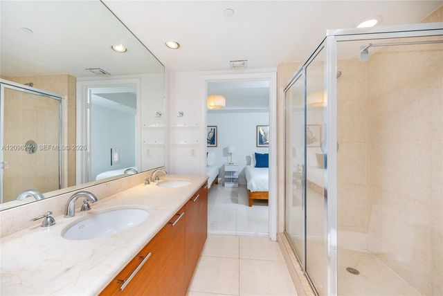 50 Biscayne Boulevard 3906, Miami, FL 33132
