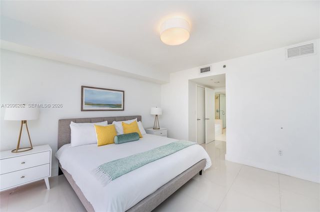 50 Biscayne Boulevard 3906, Miami, FL 33132