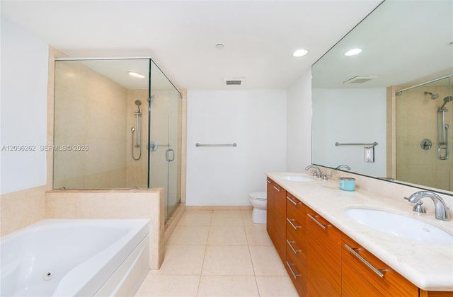 50 Biscayne Boulevard 3906, Miami, FL 33132
